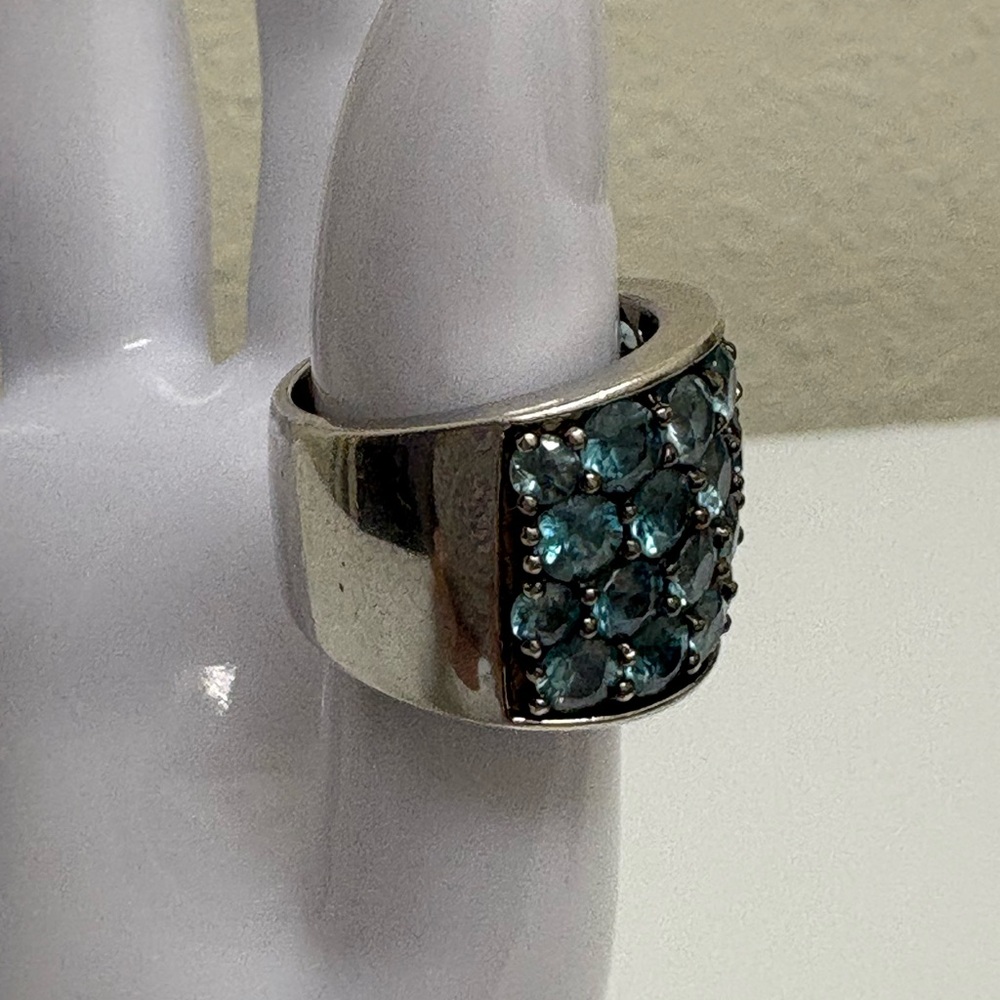 Elegant Blue ZirconGemstone Silver Band Ring - Picture 2 of 8
